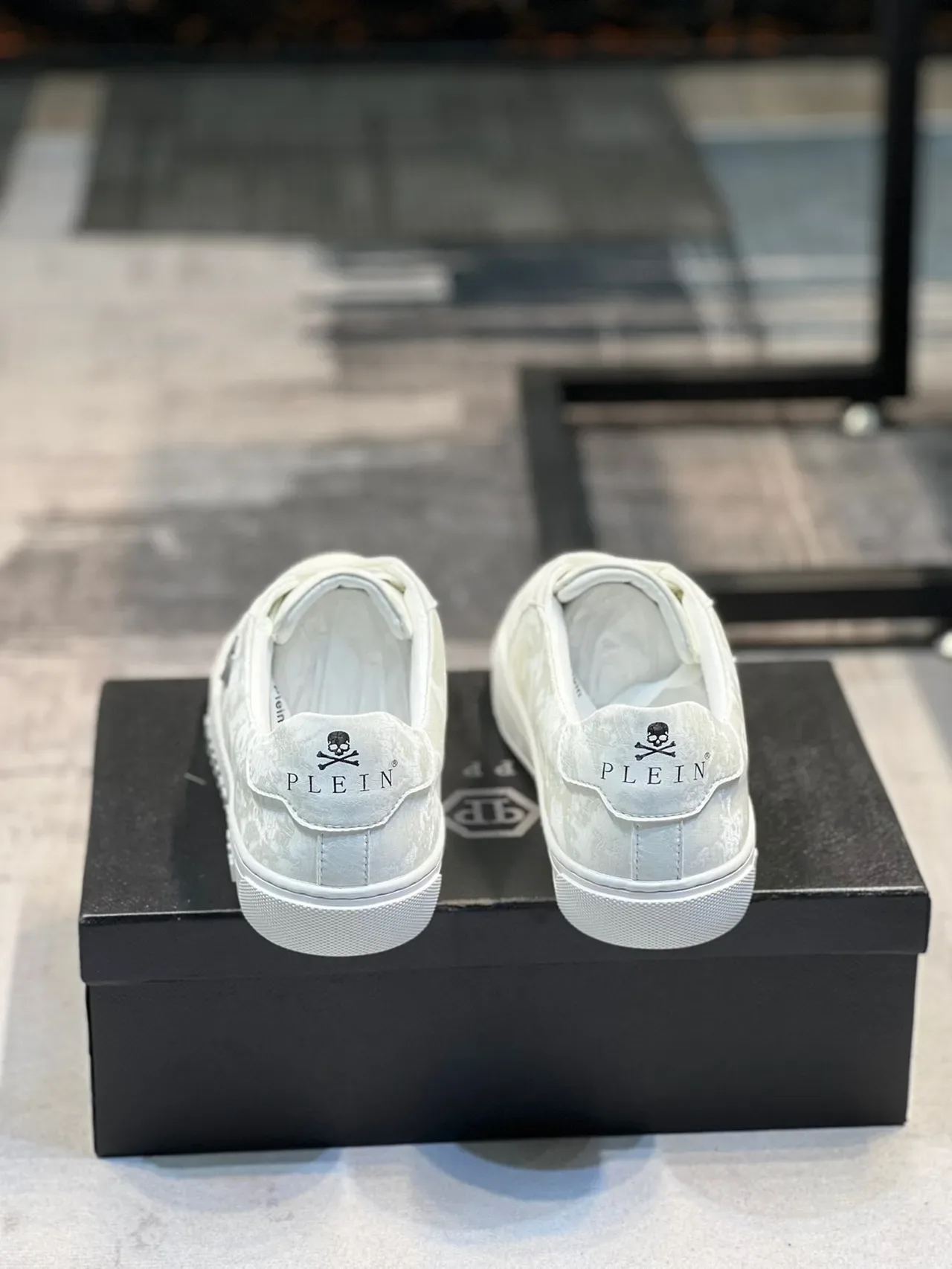Philipp Plein Lifestyle Sneaker White Silver Leather-Like Upper Embossed Branding Lifestyle Sneakers 2