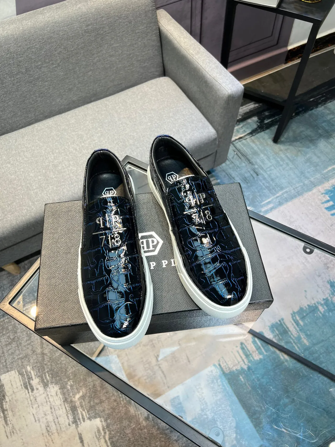 Philipp Plein Mocassin Slip-On Bleu Marine Blanc Brillant Cuir Croc Embossé Placa Logo Métallique Mocassin 5