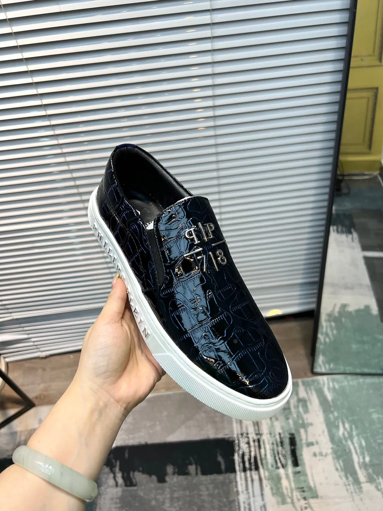 Philipp Plein Mocassin Slip-On Bleu Marine Blanc Brillant Cuir Croc Embossé Placa Logo Métallique Mocassin 6