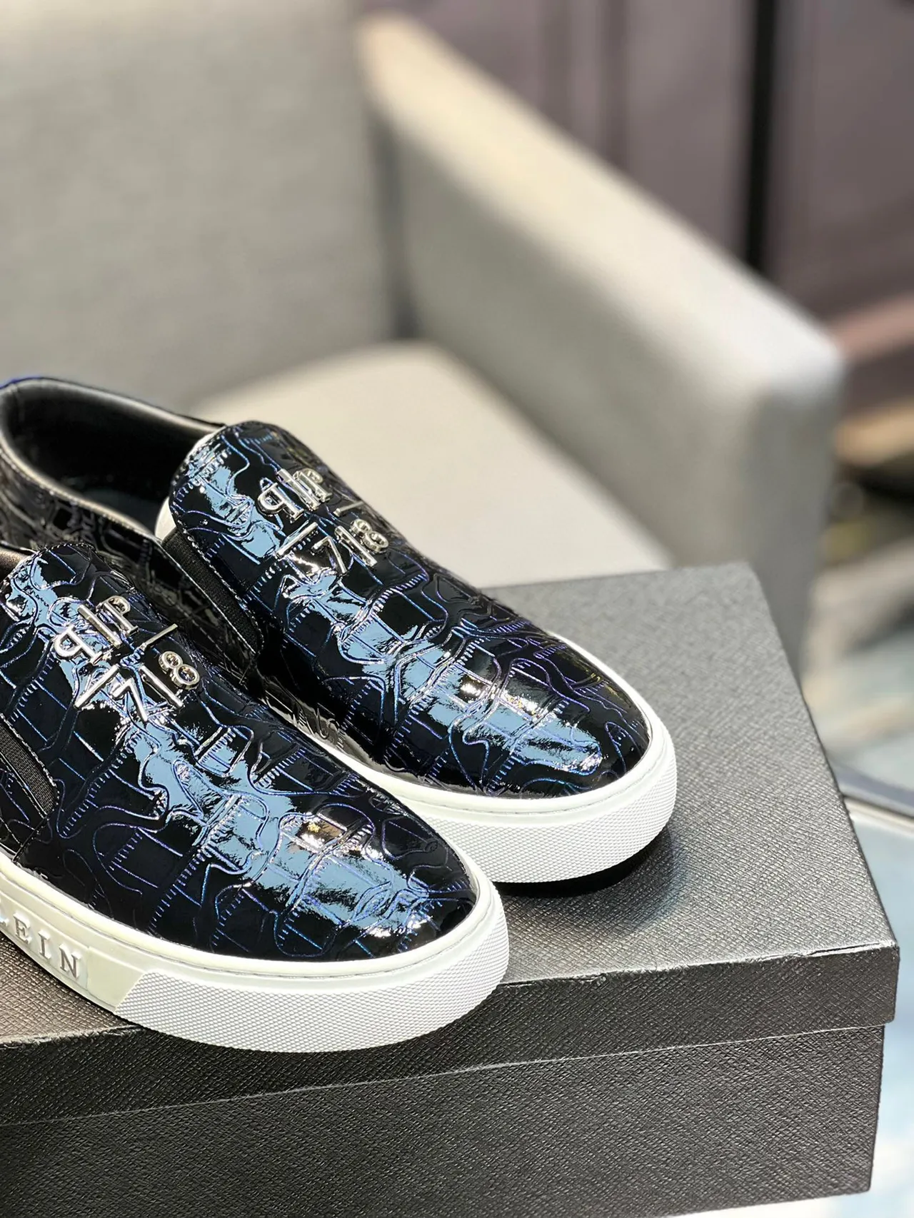 Philipp Plein Mocassin Slip-On Bleu Marine Blanc Brillant Cuir Croc Embossé Placa Logo Métallique Mocassin 9