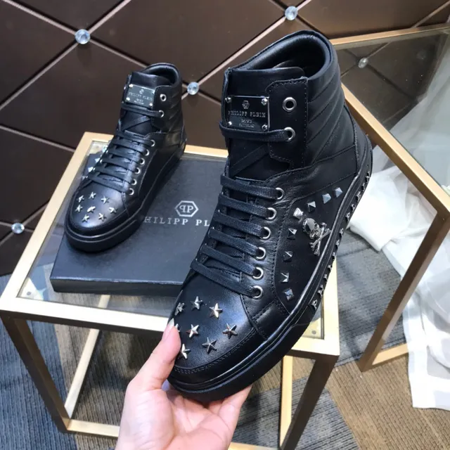 Philipp Plein sneakers lifestyle avec crâne clouté noir haut 2