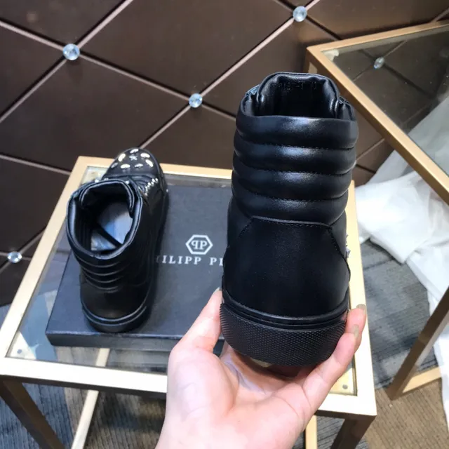 Philipp Plein sneakers lifestyle avec crâne clouté noir haut 5
