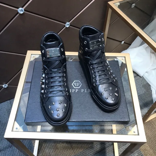 Philipp Plein sneakers lifestyle avec crâne clouté noir haut 6