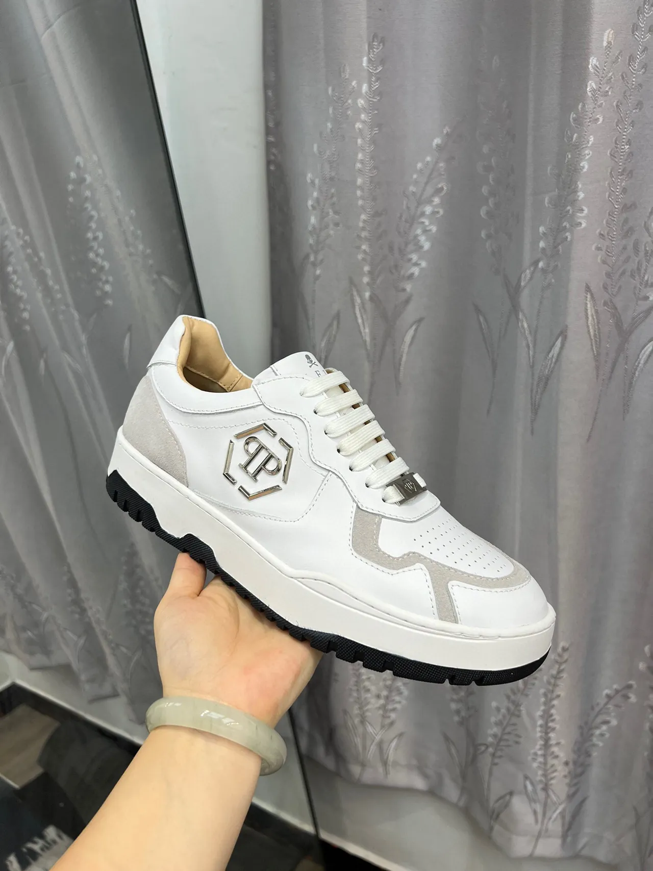 Philipp Plein Chaussures lifestyle à deux tons blanches et beige monogrammées 6