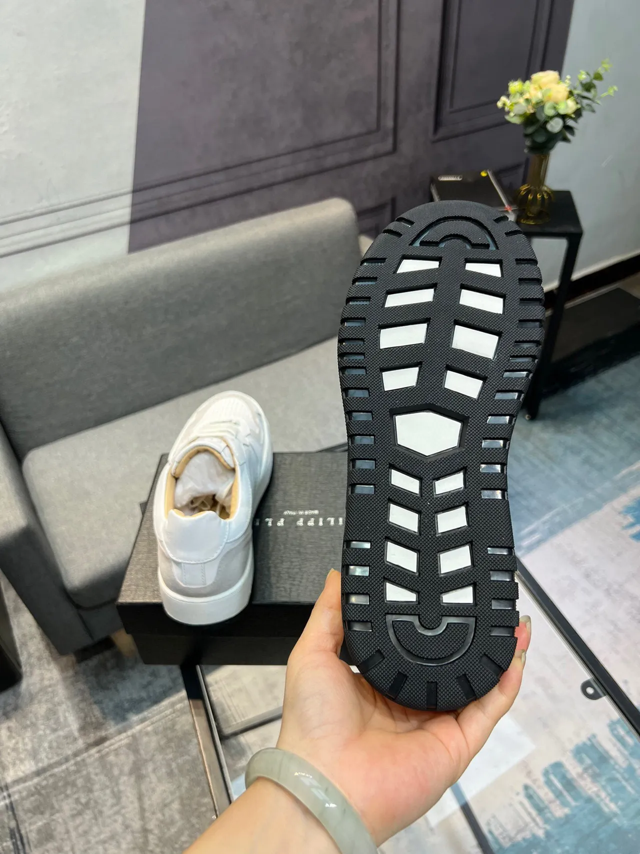 Philipp Plein Chaussures lifestyle à deux tons blanches et beige monogrammées 7