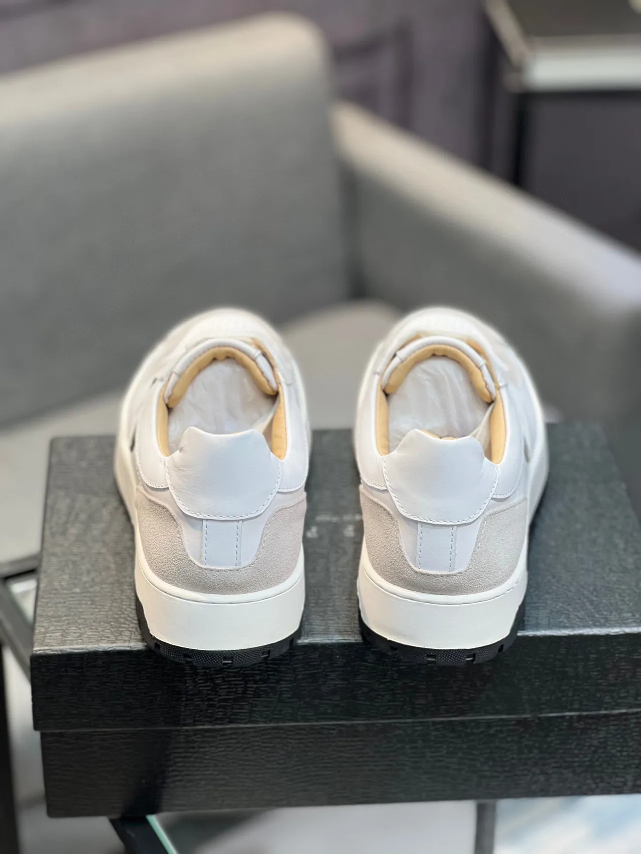 Philipp Plein Chaussures lifestyle à deux tons blanches et beige monogrammées 8