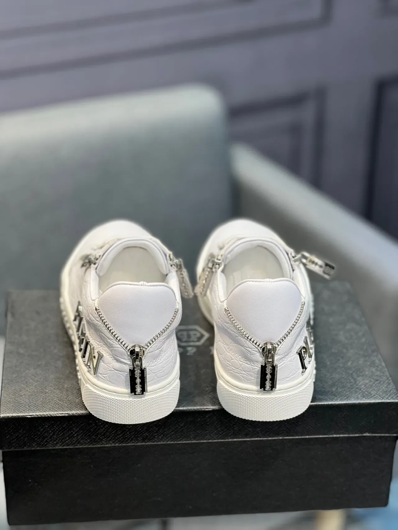 Philipp Plein Blanc cuir texturé détail fermeture éclair sneakers lifestyle 6