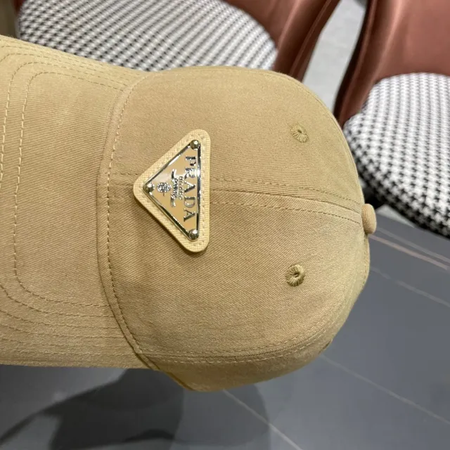 Prada بيج ذهبي منظم ستة لوحات لوحة معدنية شعار كابيه بيسبول 6