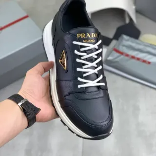 Prada Chaussures Lifestyle en Cuir Noir et Blanc à Lacets