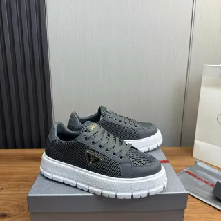 Prada Negro Blanco Malla Superior Placa de Logotipo Triangular Sneakers Estilo de Vida