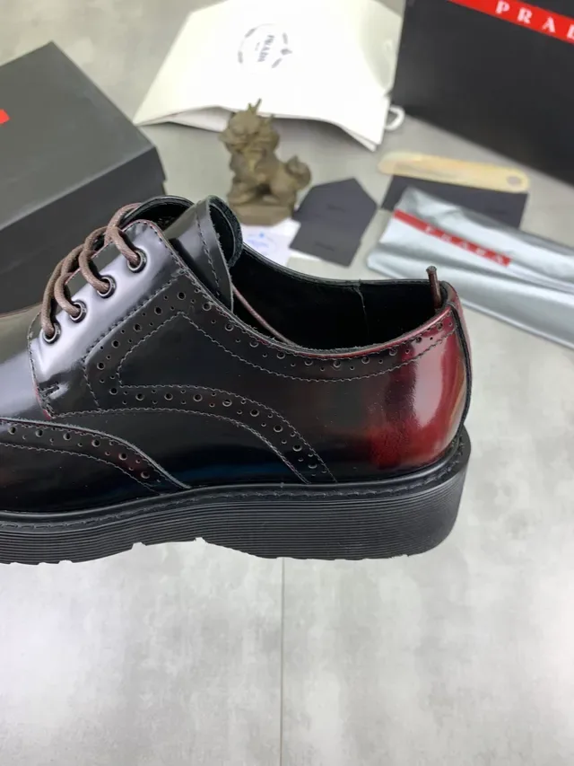 Prada burdeos negro dos tonos cuero pulido brogue ala 3