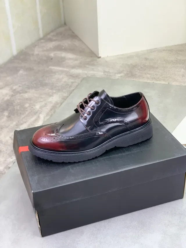 Prada burdeos negro dos tonos cuero pulido brogue ala 4