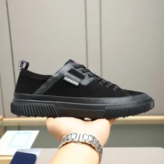 Prada Cloudbust Sneakers lifestyle en daim et cuir noir