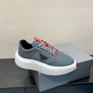 Prada Cloudbust حذاء رياضي رمادي وأحمر منصة أسلوب حياة