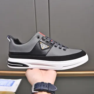 Prada Cloudbust ধূসর কালো মিশ্রিত উপকরণ উপরের অংশ ত্রিভুজাকার লোগো প্লেক লাইফস্টাইল স্নিকার