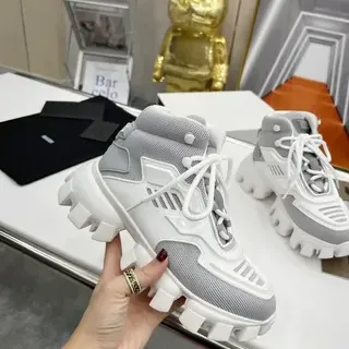 Prada Cloudbust أحذية رياضية سميكة بيضاء و رمادية
