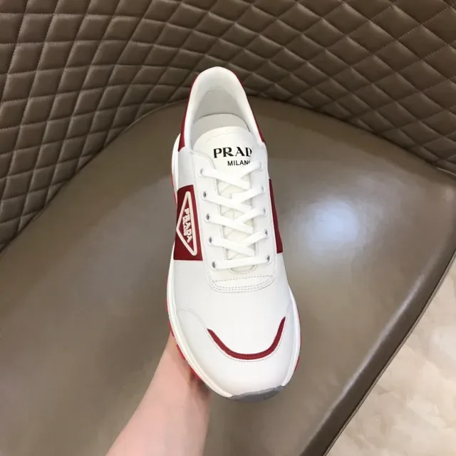 Prada Cloudbust Blanc et Rouge Sneakers Lifestyle 4