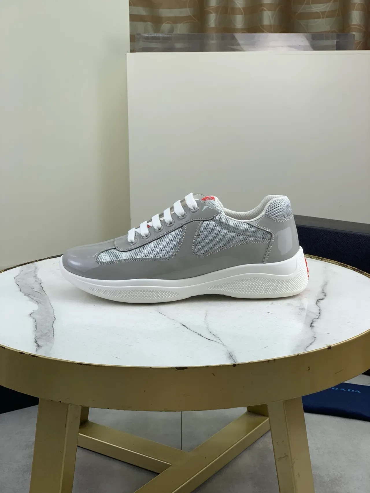 Prada Sneakers Lifestyle Gris Blanc Matériau Mixte Overlays Patent Glossy 5