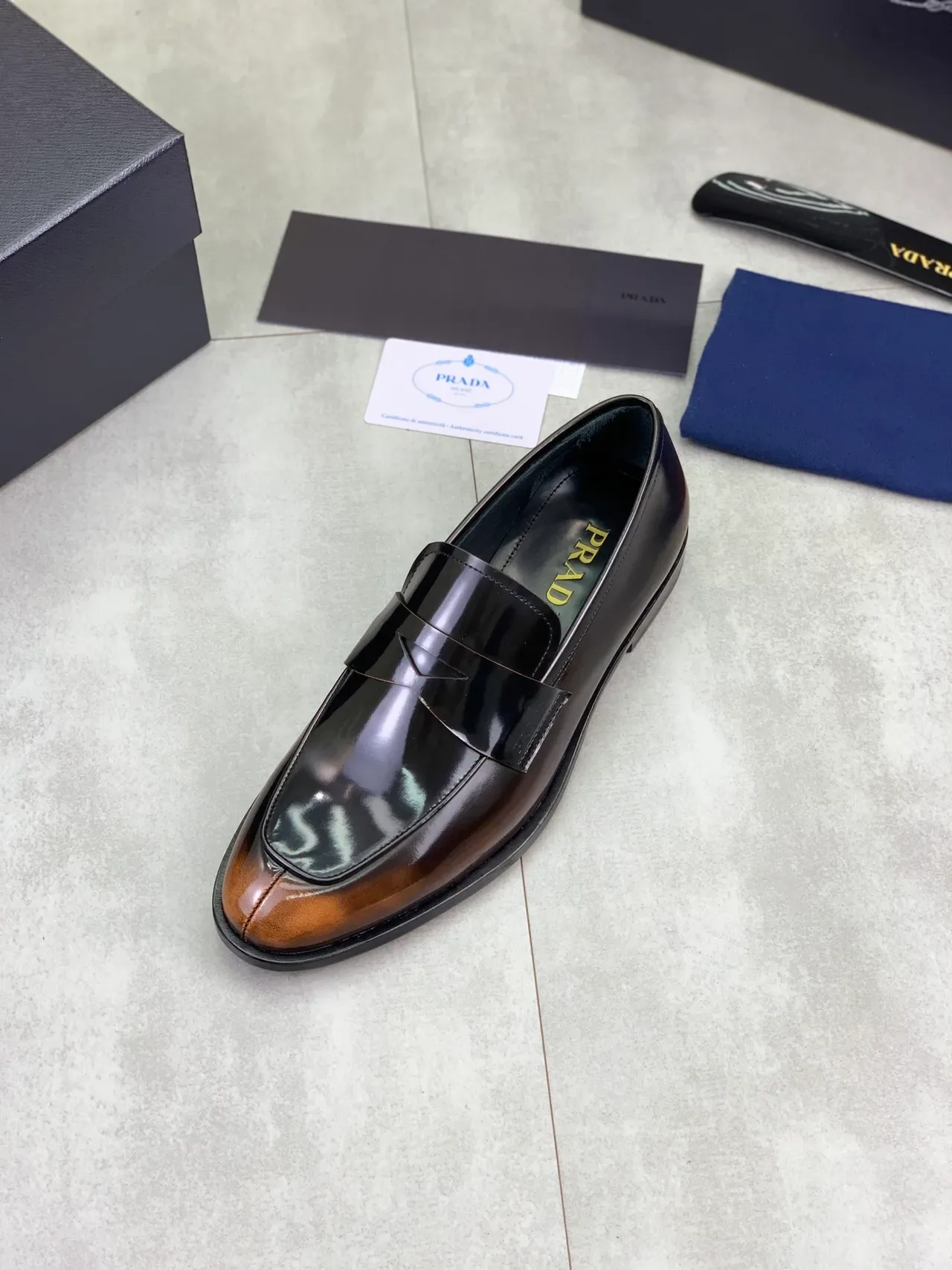 Prada Penny Loafer Noir et Marron Cuir Patent Brillant 4