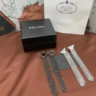 Prada أقراط سلسلة تسدل شعار مثلثي