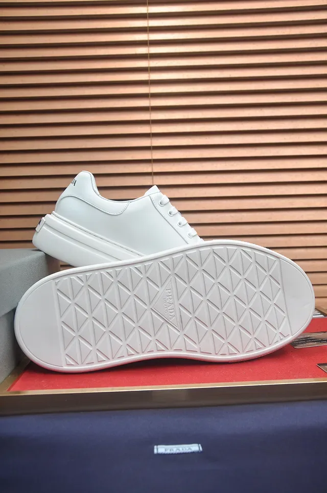 Prada Sneakers Lifestyle en Cuir Blanc avec Solaire de Plateforme 3
