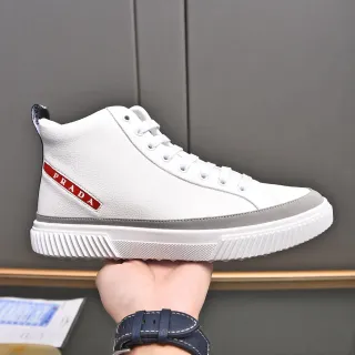 Prada सफेद लाल हाई-टॉप बनावटदार चमड़ा जीवनशैली स्नीकर्स