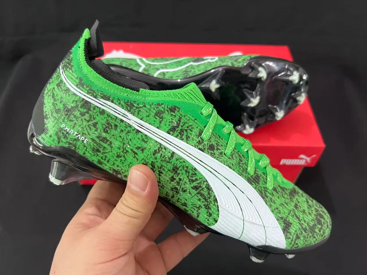 Puma Future Z Verde Branco Parte superior tricotada Padrão texturizado de grama Campo firme Sapatos de futebol 11