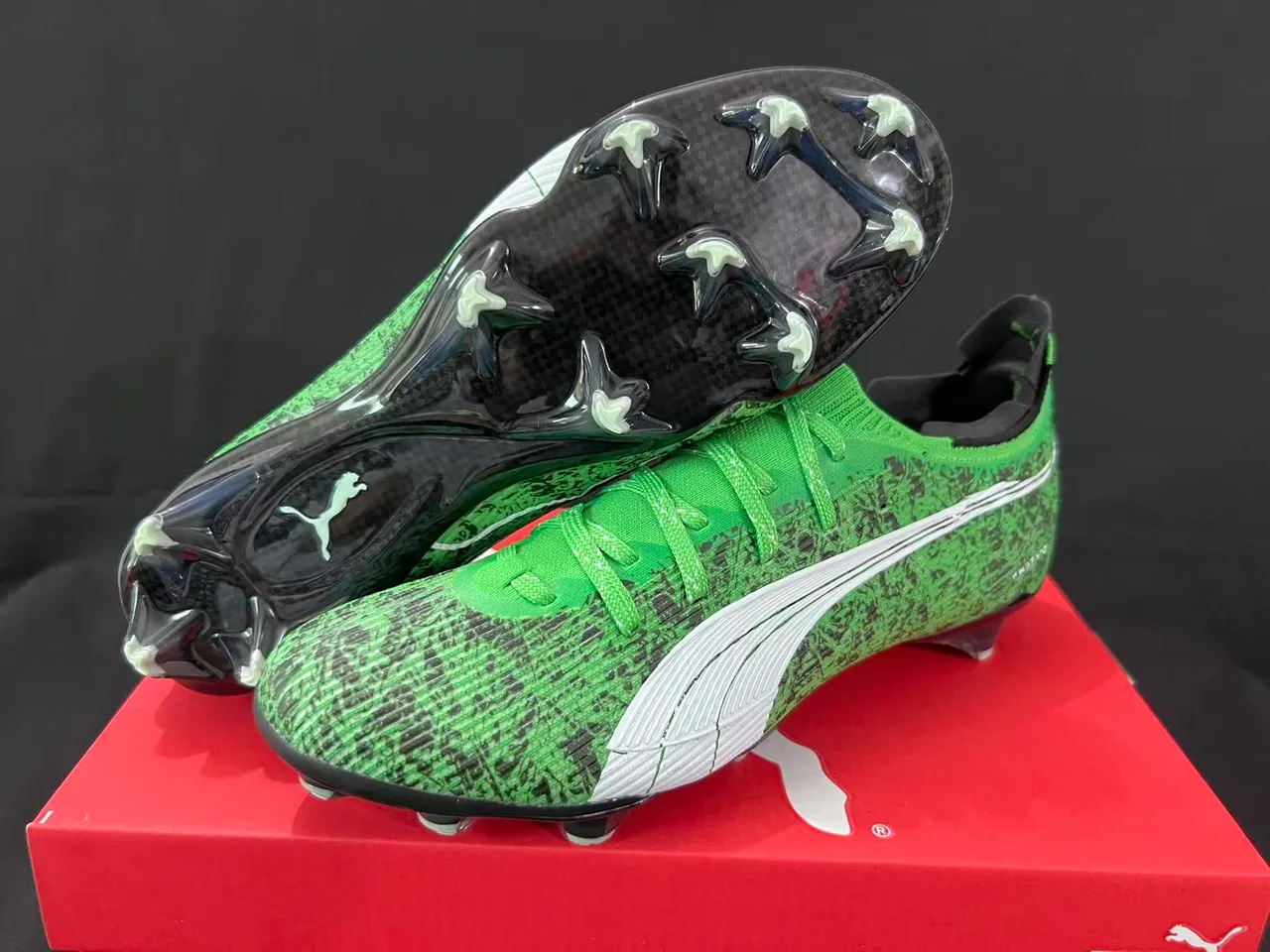 Puma Future Z Verde Branco Parte superior tricotada Padrão texturizado de grama Campo firme Sapatos de futebol 13
