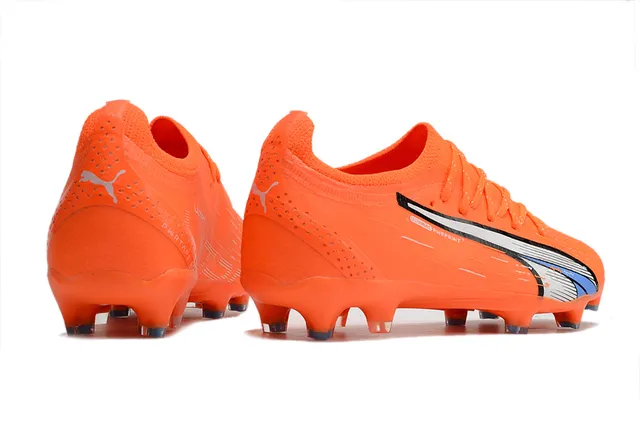 Puma Future Z Chaussures de football orange bleu à empeigne en knit de coupe basse lacets asymétriques pour terrain ferme 15