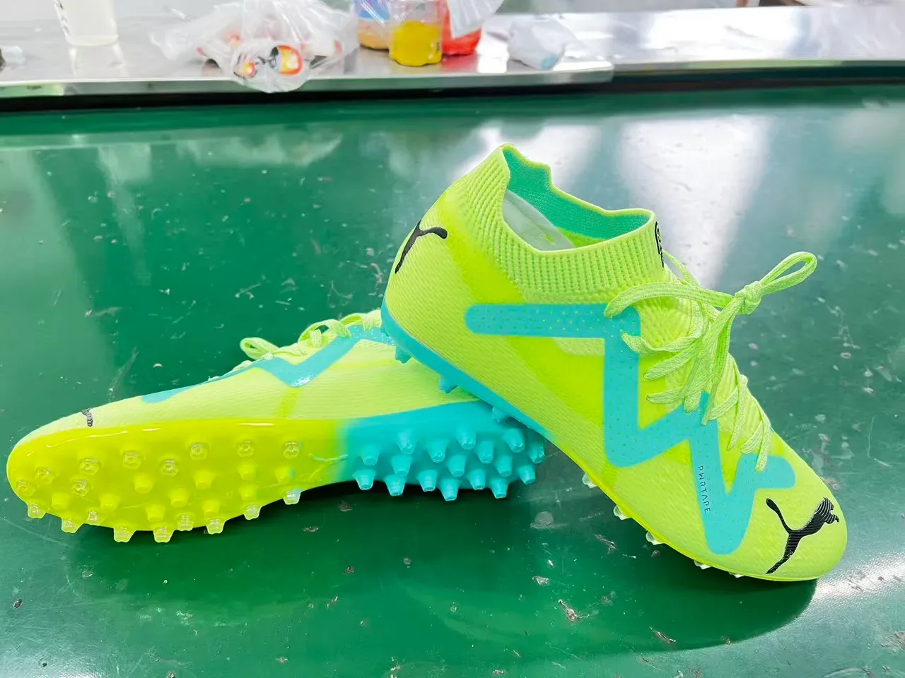 Puma Green Blue Knit Upper W-Formstrip Overlay Turf Soccer Shoes 8