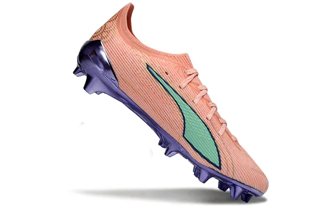 Puma Chaussures de football upper rose et vert tricoté semelle iridescente terrain ferme 2