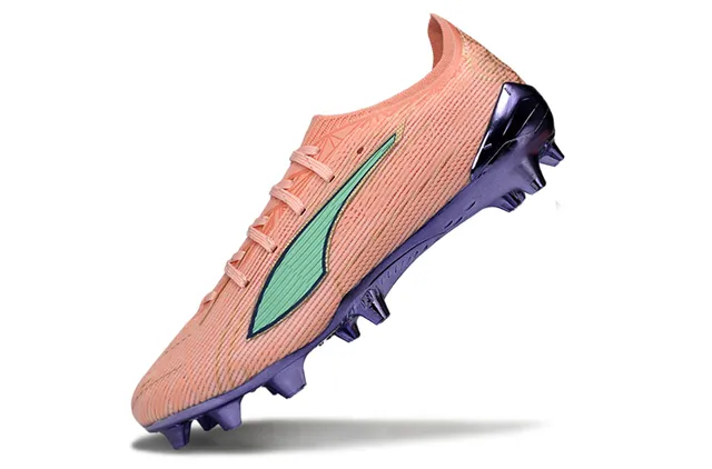 Puma Chaussures de football upper rose et vert tricoté semelle iridescente terrain ferme 3