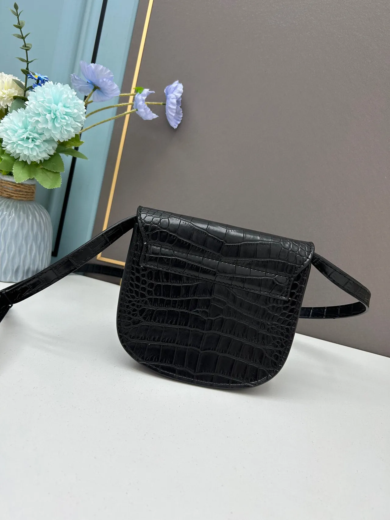 Saint Laurent Black Gold Crocodile-Embossed Leather YSL Monogram Clasp Saddle Bag 5