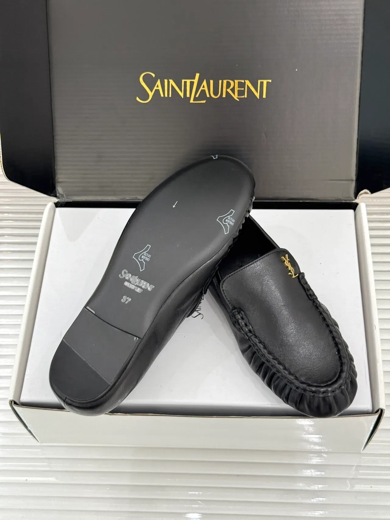 Saint Laurent Cuir Noir Doré YSL Logo Loafer 2
