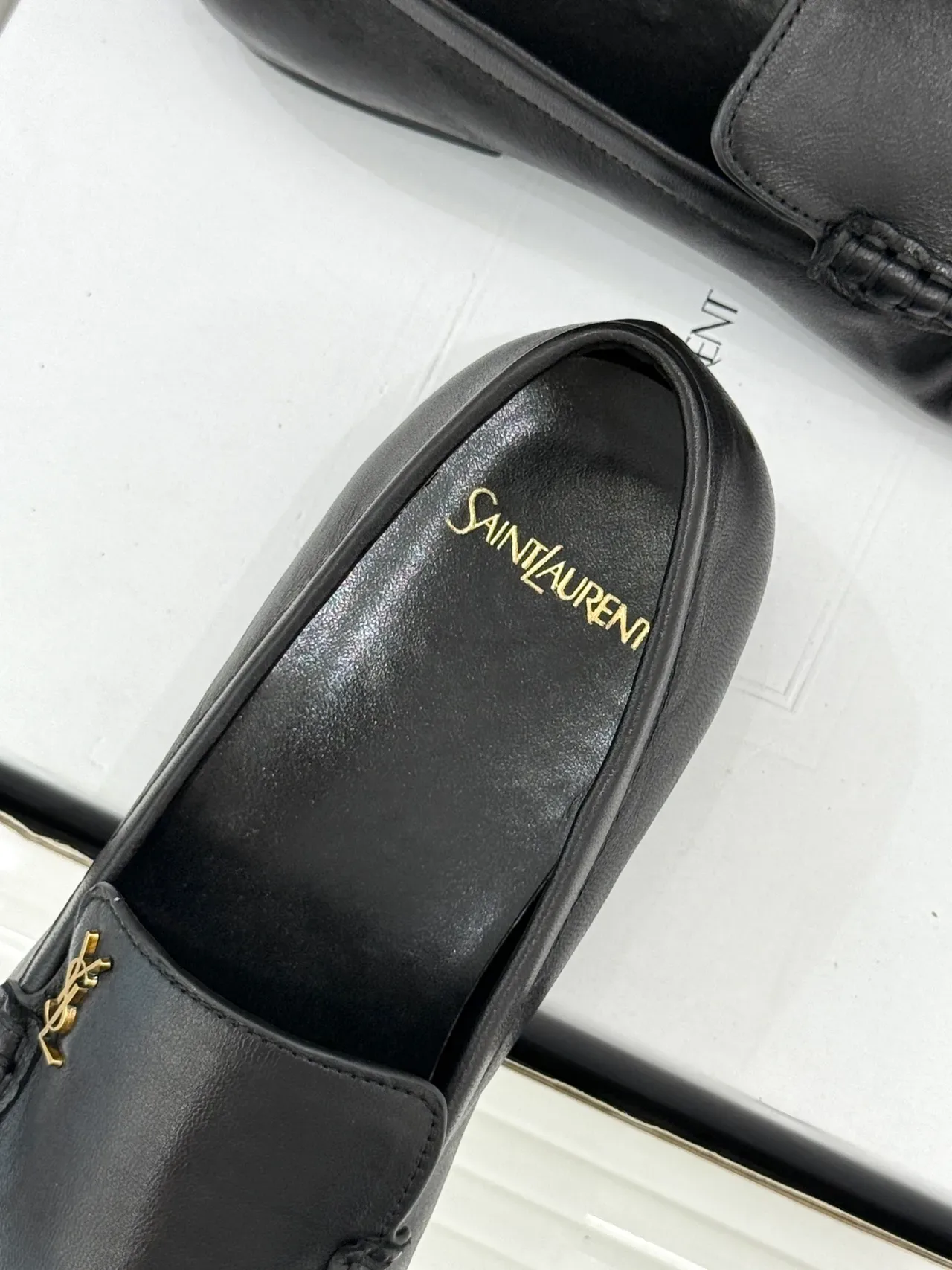 Saint Laurent Cuir Noir Doré YSL Logo Loafer 3
