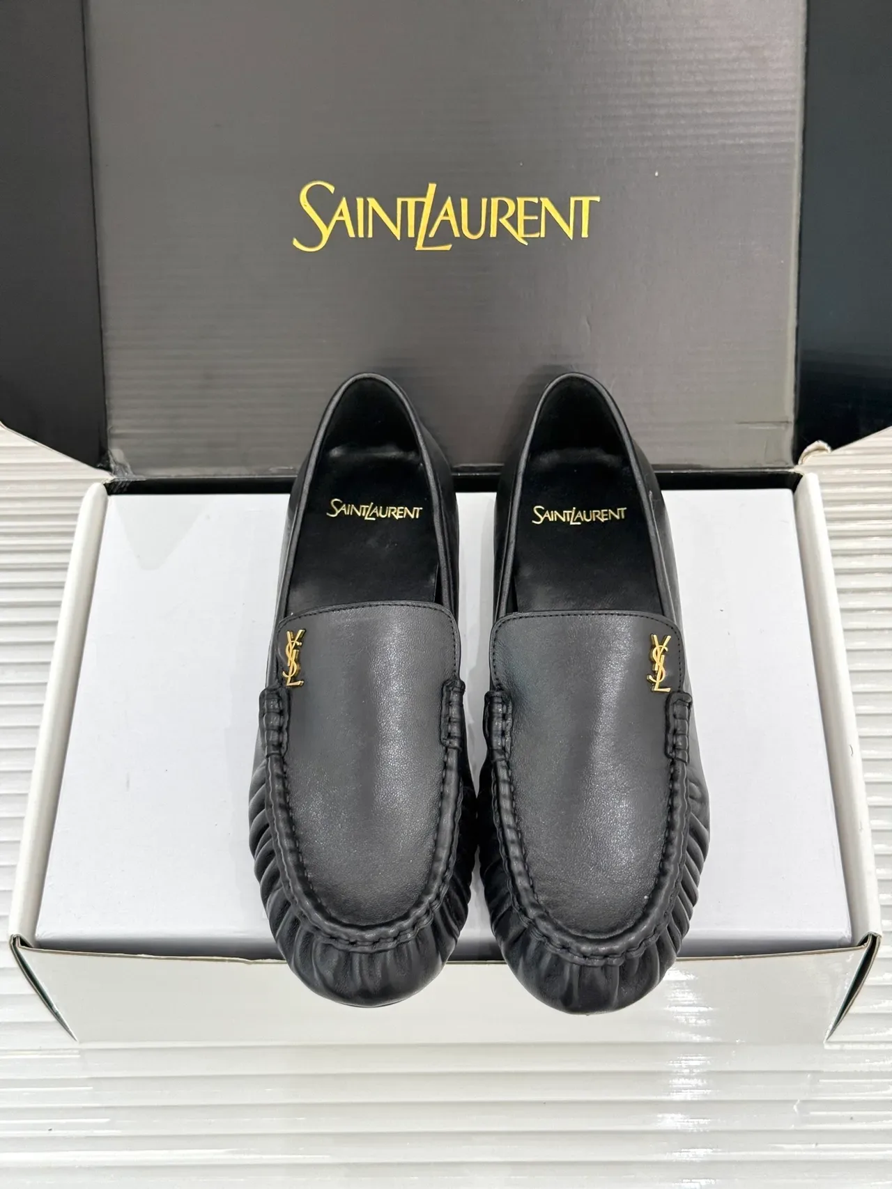 Saint Laurent Cuir Noir Doré YSL Logo Loafer 5