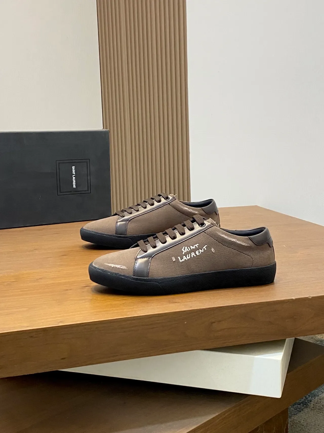 Saint Laurent Sneakers Lifestyle Marron Noir Tige Canvas Logo Manuscrit 4