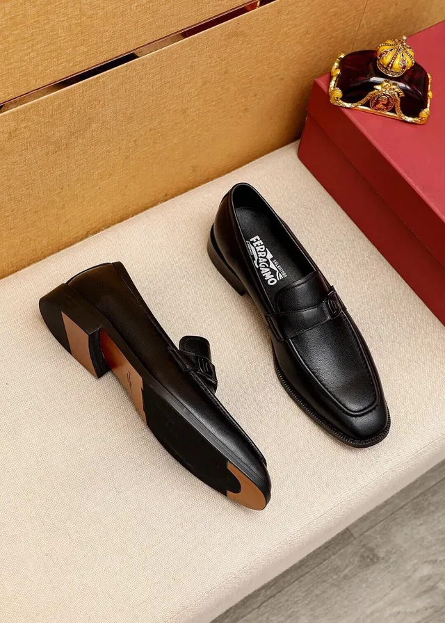 Salvatore Ferragamo Gancini Loafer Black Leather Loafers 9