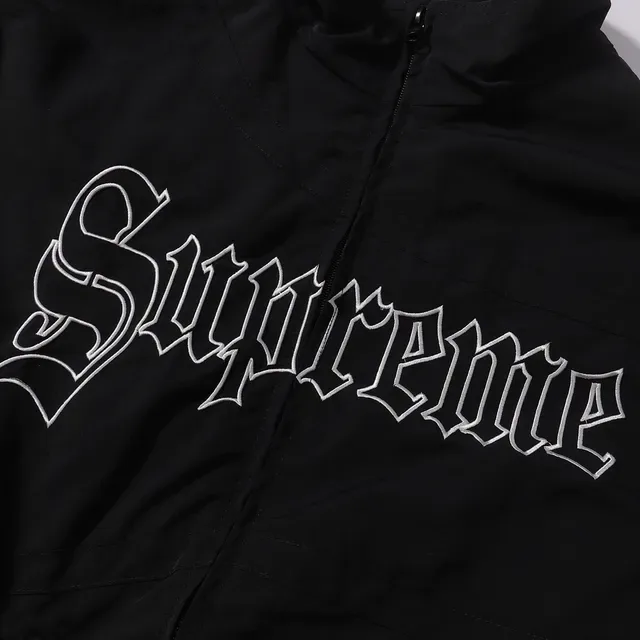Supreme Windbreaker com Logo Gótico e Colorblock 9