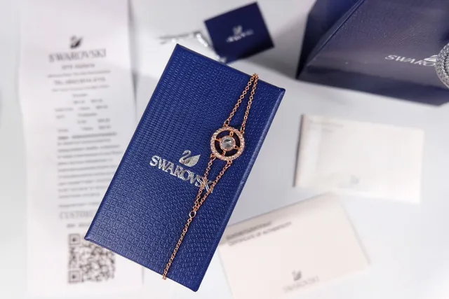 Swarovski Corrente dourada e branca com motivo circular de cristal bracelete 4