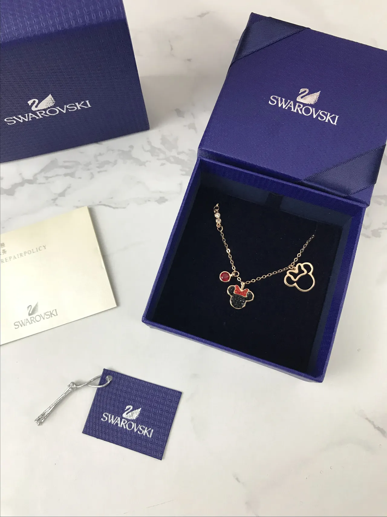 Swarovski Minnie and Mickey Mouse Collier silhouette 2