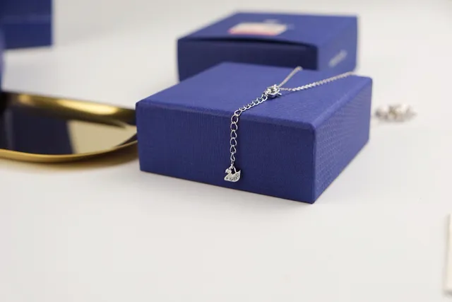 Swarovski Silver Yellow Daisy-Shaped Pendant Pave-Set Crystals Necklace 2