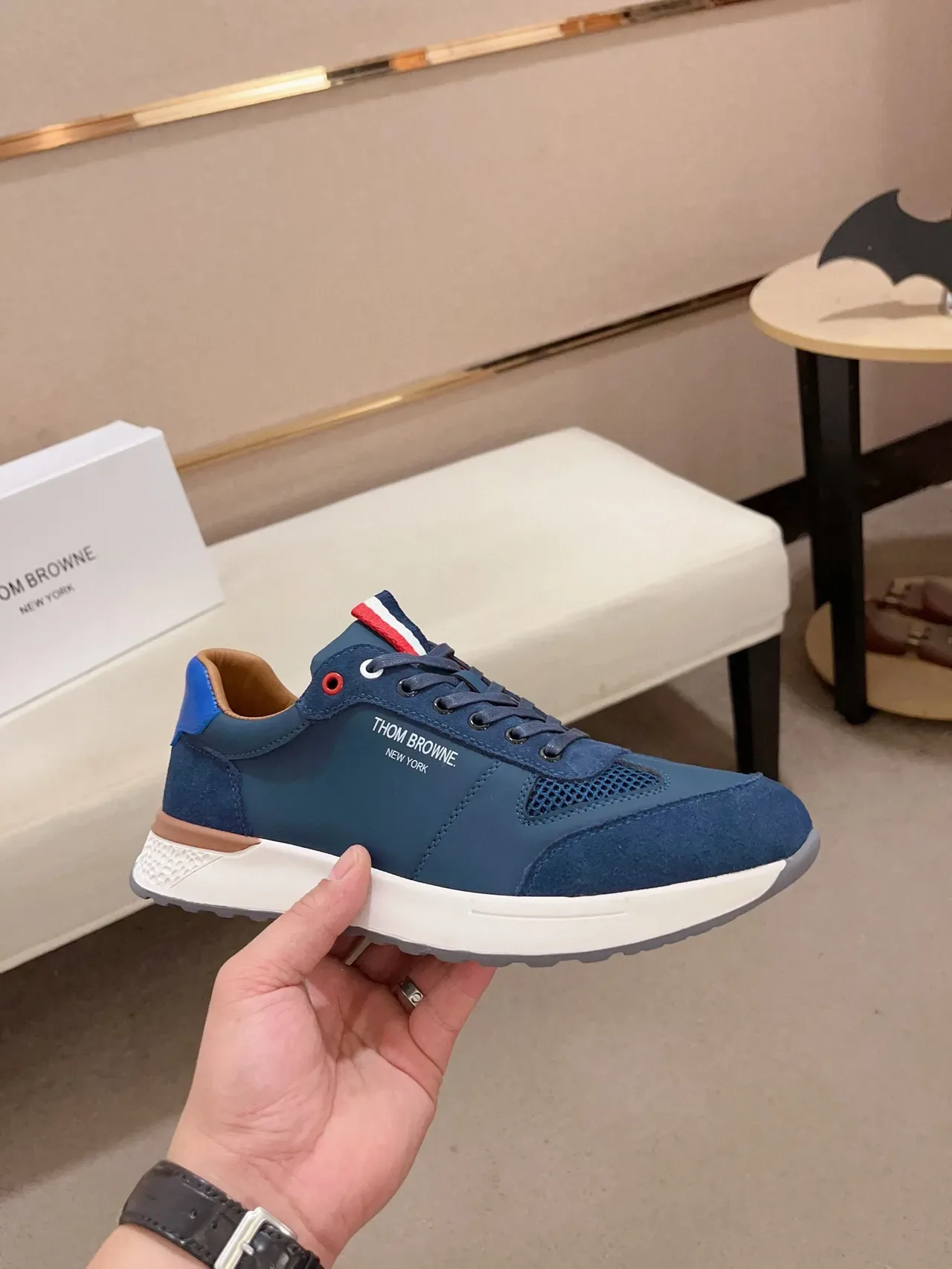 Thom Browne Sneakers Lifestyle en Daim et Maille Bleu Marine 5