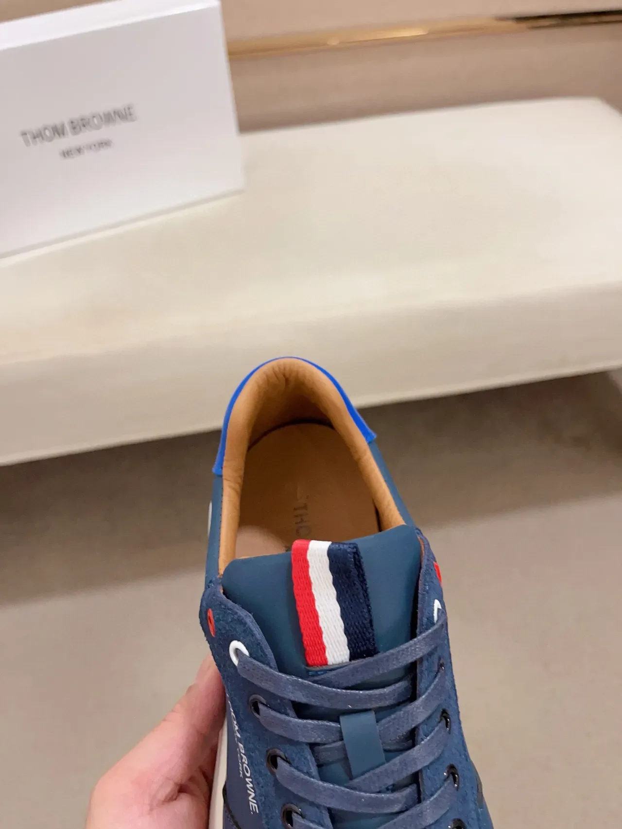 Thom Browne Sneakers Lifestyle en Daim et Maille Bleu Marine 7