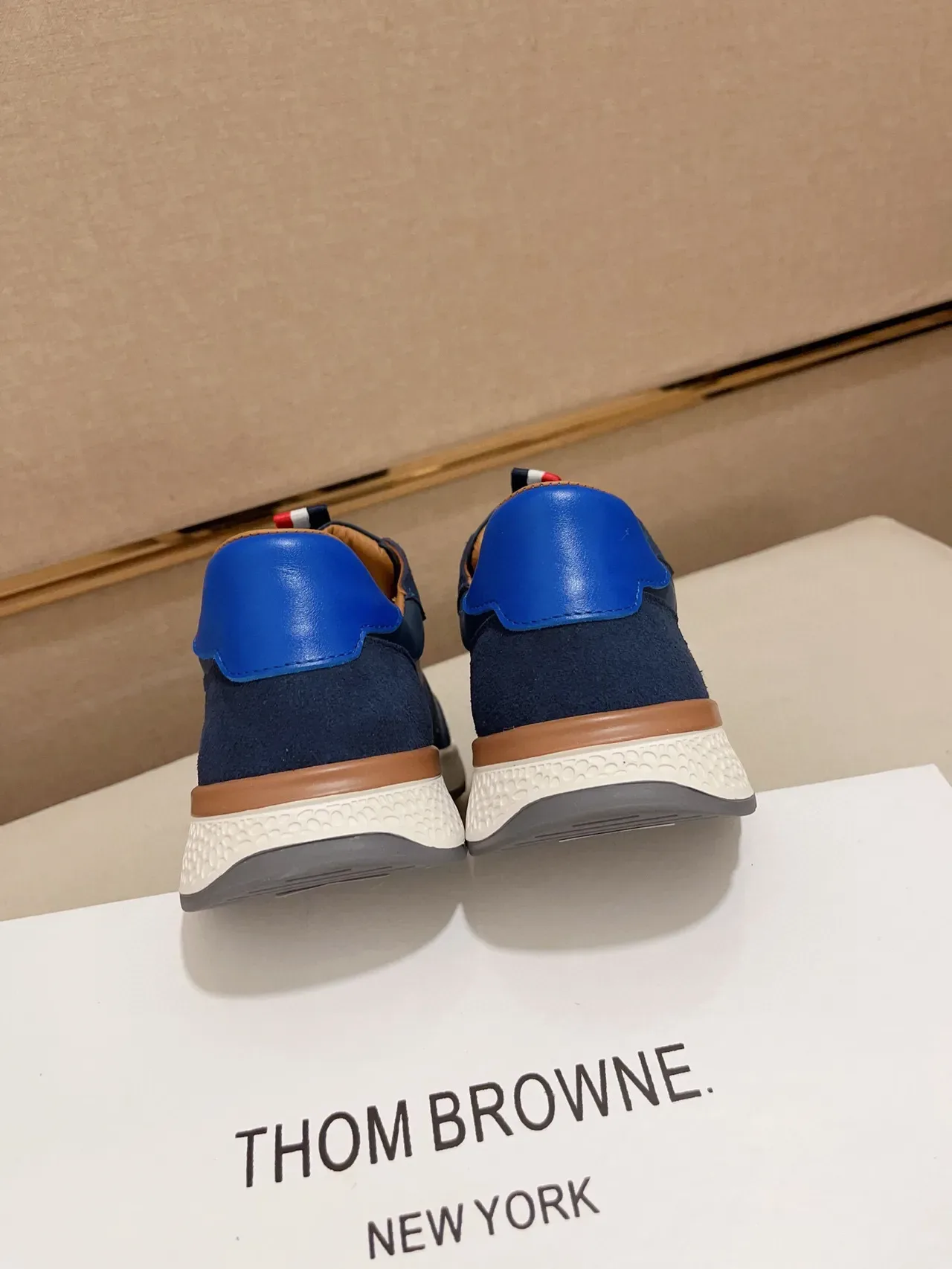 Thom Browne Sneakers Lifestyle en Daim et Maille Bleu Marine 9