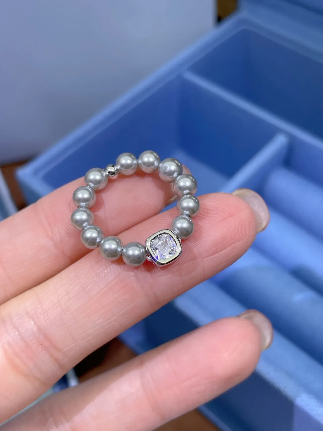 Tiffany & Co. Bague en perle grise et pierre à coupe coussin 8