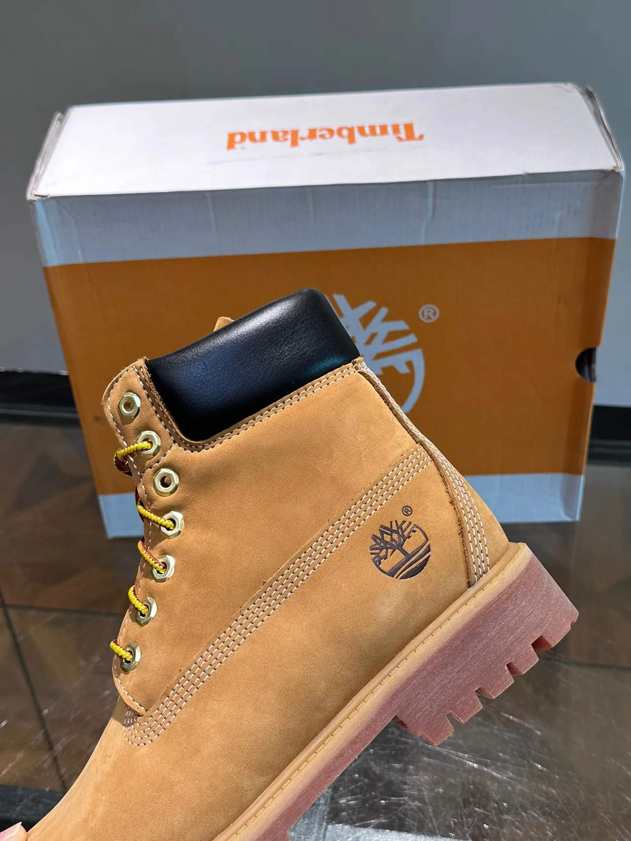 Timberland Premium 6-Inch Tan Nubuck حذاء عمل 4