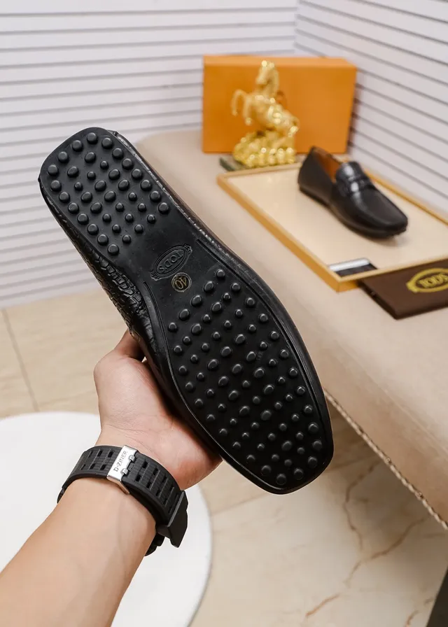 Tod's Mocassin en cuir noir et beige embossé crocodile 2