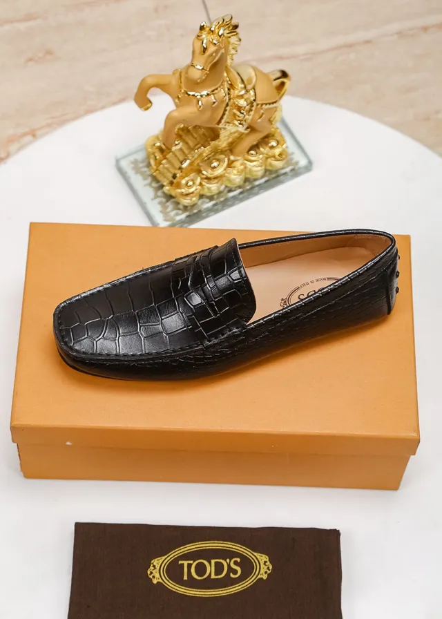 Tod's Mocassin en cuir noir et beige embossé crocodile 5