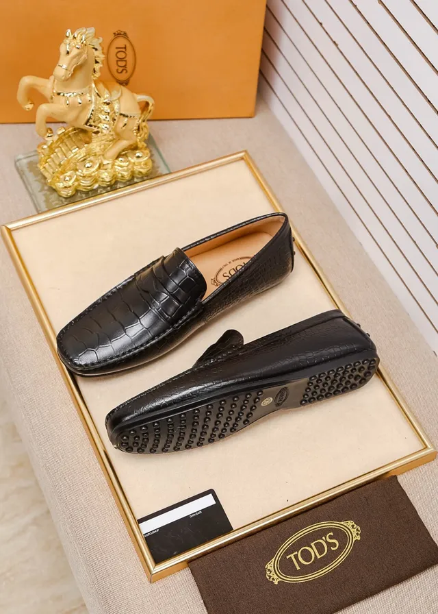Tod's Mocassin en cuir noir et beige embossé crocodile 6